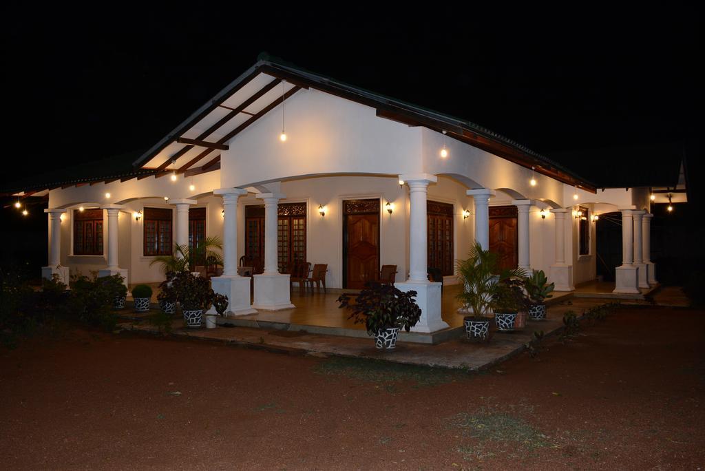 Hotel First House Mihintale Exteriér fotografie